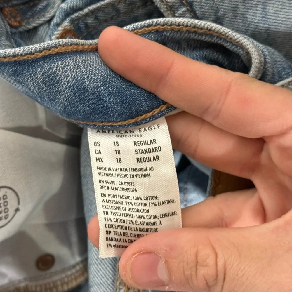 American Eagle 90's Bootcut Jeans Distressing Ripped Knees Size 18 Lighter Blue - Picture 10 of 12